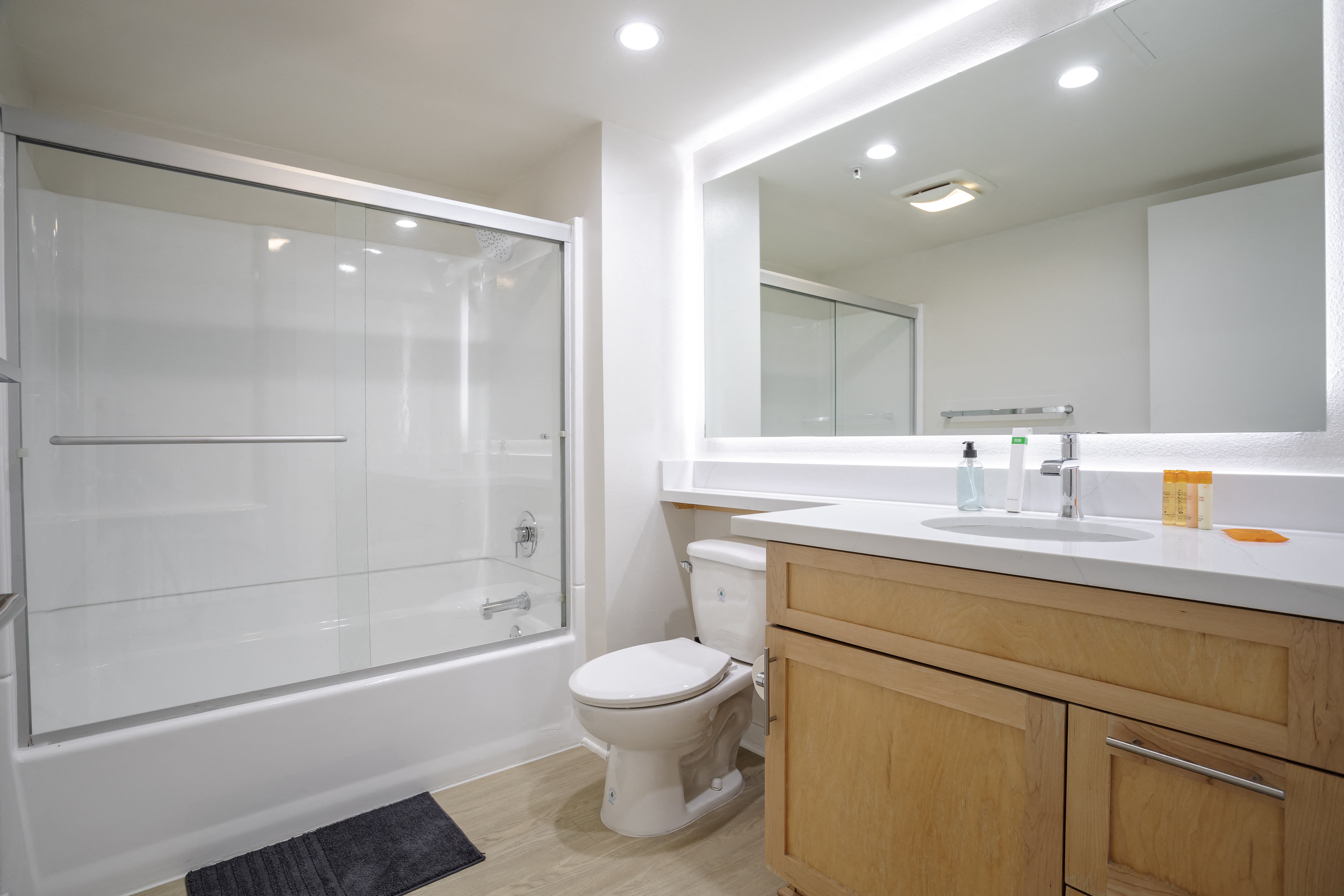 West-Los-Angeles-Apartments-NMS-1759-Beloit-3Loft-Bath1